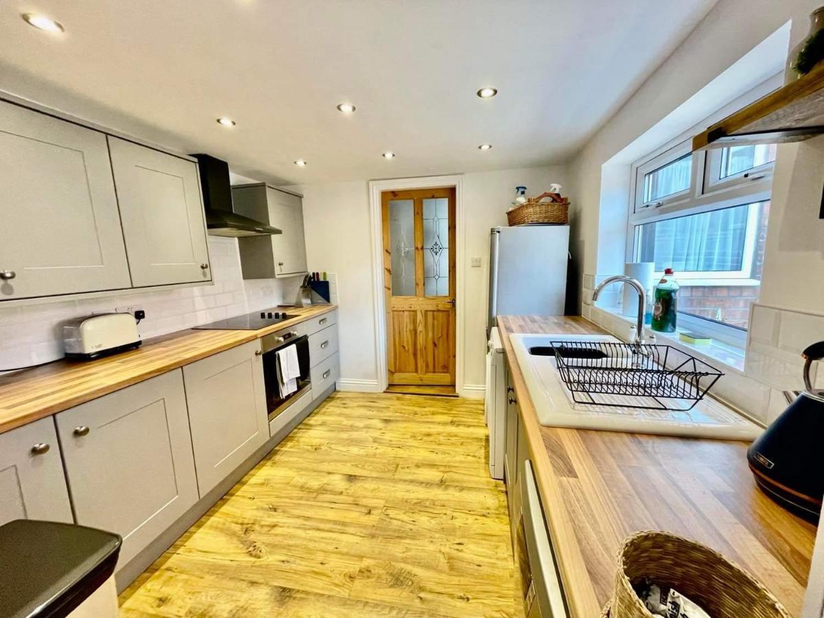 Spacious 3 Bedroom Retreat For Professionals Kingston upon Hull ภายนอก รูปภาพ